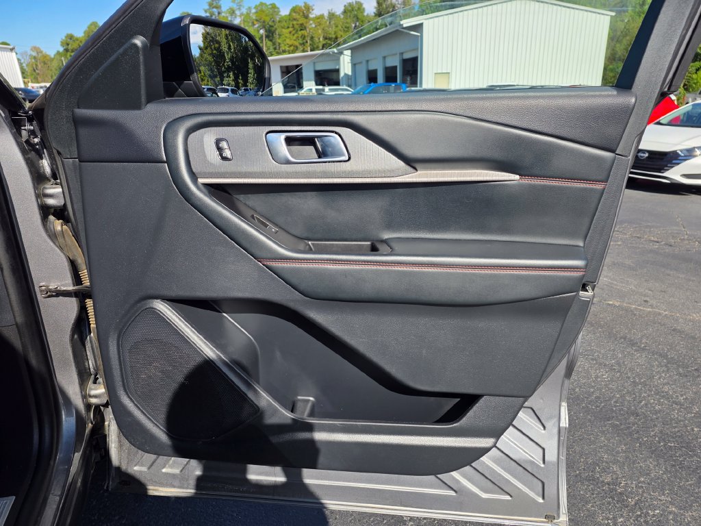 Used 2025 Ford Explorer ST-Line w/ Premium Package RWD image 28