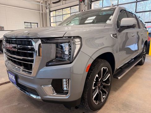Used 2023 GMC Yukon XL SLT w/ SLT Premium Package image 4