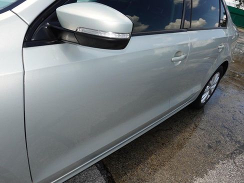 Used 2011 Volkswagen Jetta SE FWD image 8