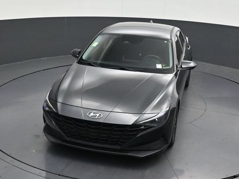 Used 2021 Hyundai Elantra SEL w/ Preferred Accessory Package FWD image 22
