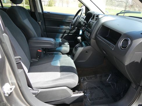 Used 2013 Jeep Compass Latitude w/ Sun/Sound Group AWD/4WD image 19