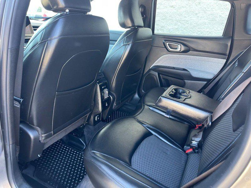 Used 2023 Jeep Compass Latitude w/ Convenience Group AWD/4WD image 18