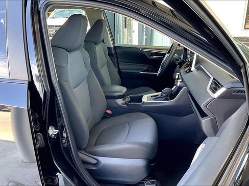 Used 2025 Toyota RAV4 XLE FWD image 7