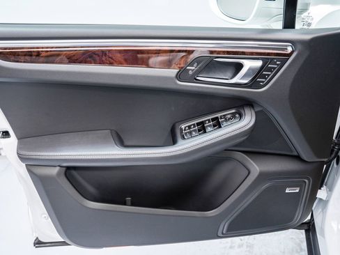 Certified 2026 Porsche Macan AWD/4WD image 22