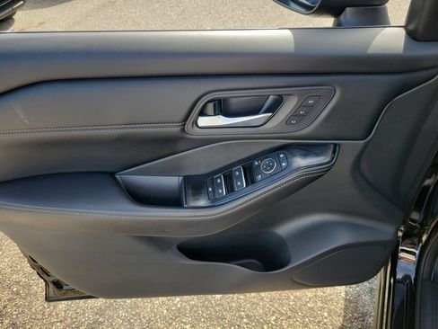 Certified 2024 Nissan Rogue SL w/ SL Premium Package FWD image 13