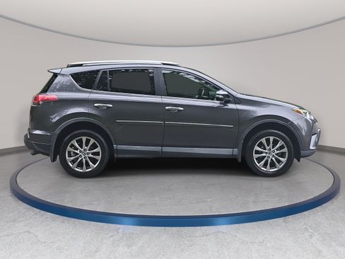 Used 2017 Toyota RAV4 Limited FWD image 4