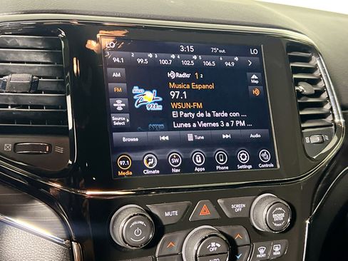 Used 2022 Jeep Grand Cherokee Limited image 28