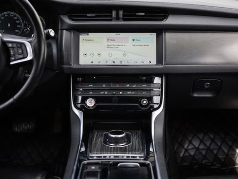 Used 2018 Jaguar XF S AWD/4WD image 29