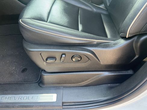 Used 2023 Chevrolet Suburban Premier AWD/4WD image 19