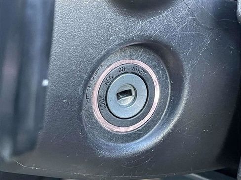 Used 2022 Toyota Camry SE image 26