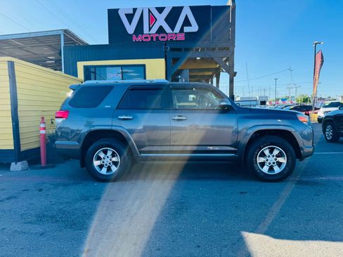 Used 2013 Toyota 4Runner SR5 w/ Convenience Pkg AWD/4WD image 4