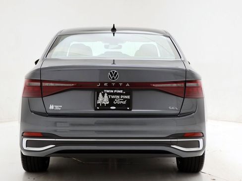 Used 2025 Volkswagen Jetta SEL image 8
