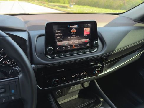 Used 2023 Nissan Rogue SL FWD image 14