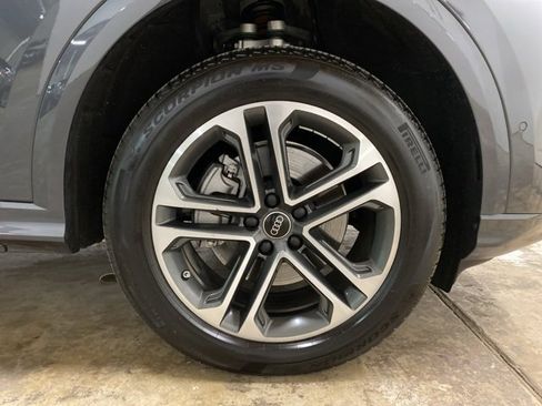 Used 2025 Audi Q5 Premium w/ Convenience Package image 30