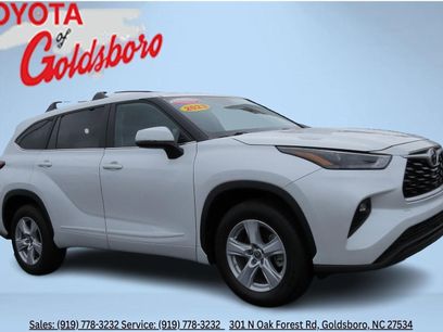 Used 2023 Toyota Highlander LE