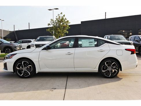 New 2025 Nissan Altima 2.5 SR image 3