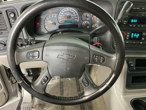 Used 2005 Chevrolet Suburban Z71 w/ Preferred Equipment Group AWD/4WD image 13
