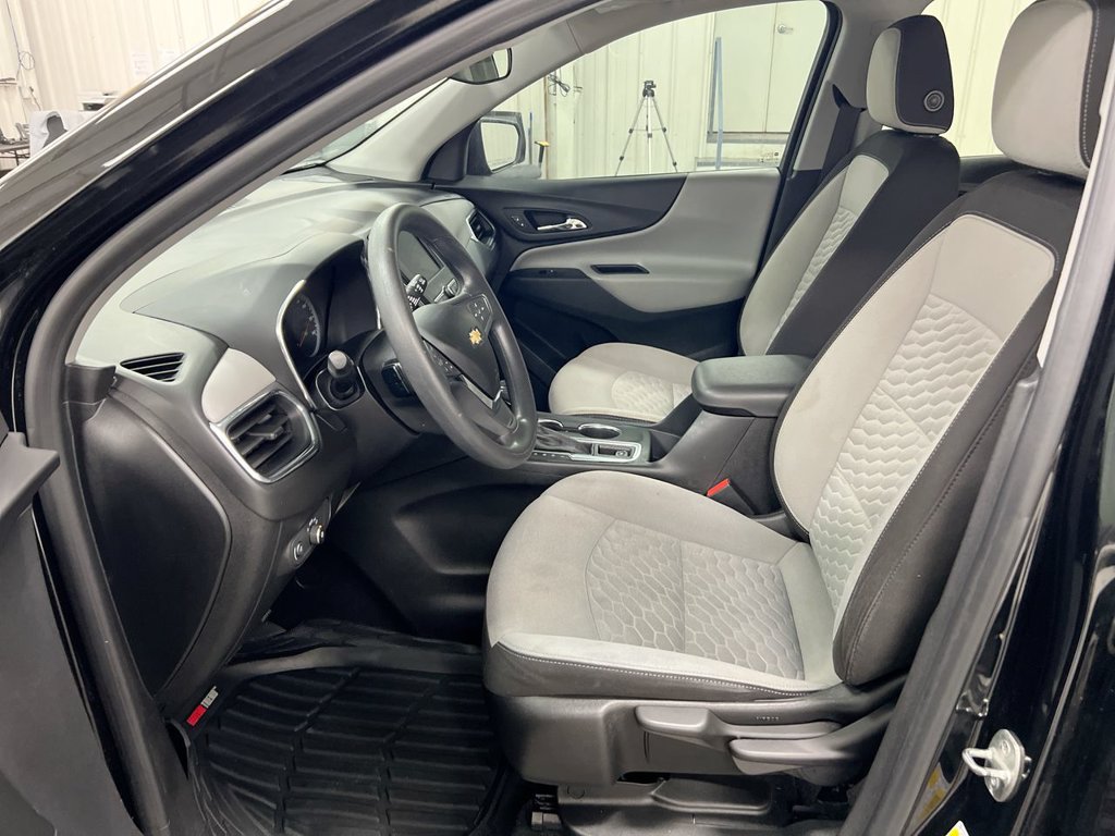Used 2020 Chevrolet Equinox LS FWD image 19