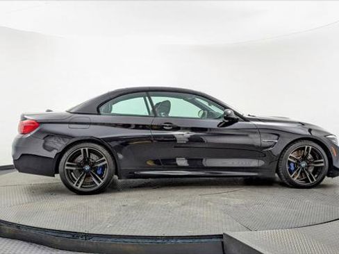Used 2018 BMW M4 Convertible image 9