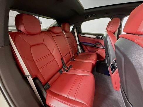 Used 2023 Porsche Cayenne Platinum Edition image 26