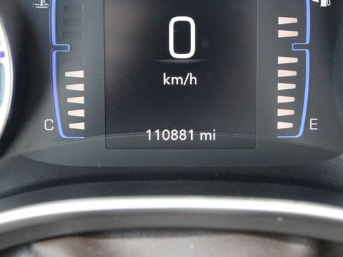 Used 2018 Chrysler Pacifica Touring-L FWD image 34