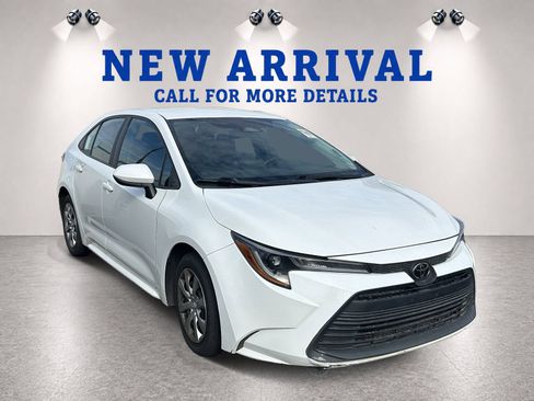 Used 2024 Toyota Corolla LE FWD image 5