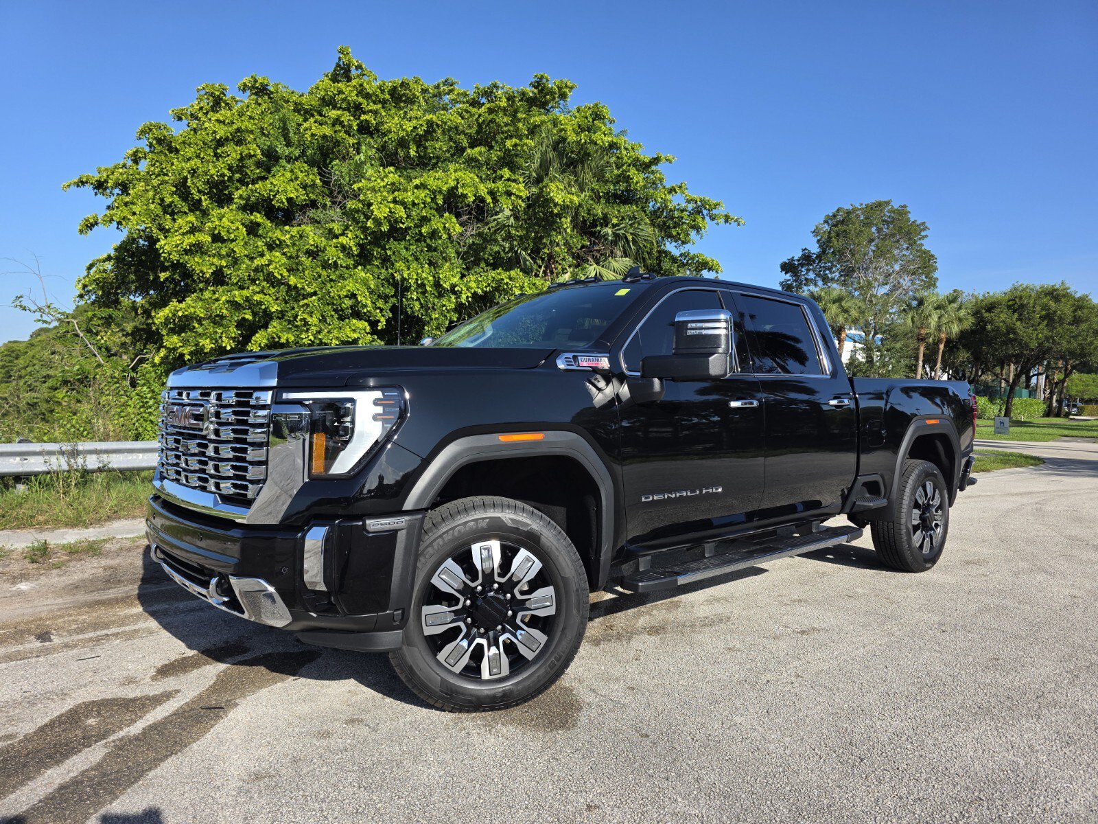 Used 2025 GMC Sierra 2500 Denali w/ Denali Reserve Package AWD/4WD image 1