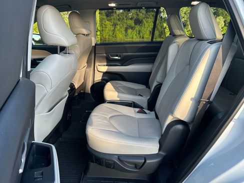 Used 2024 Toyota Grand Highlander AWD image 15