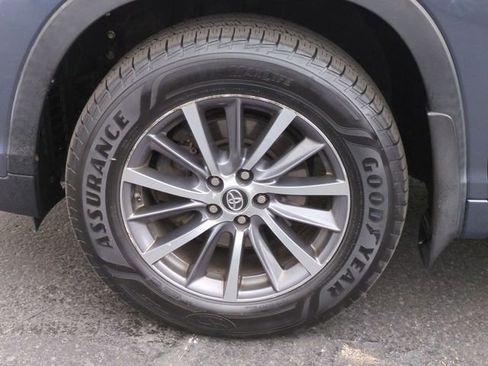 Used 2018 Toyota Highlander XLE AWD/4WD image 33