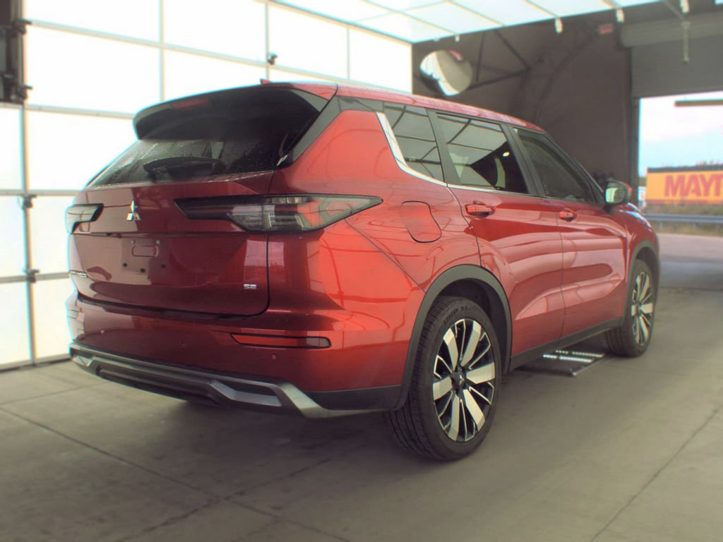 Used 2025 Mitsubishi Outlander SE FWD image 4