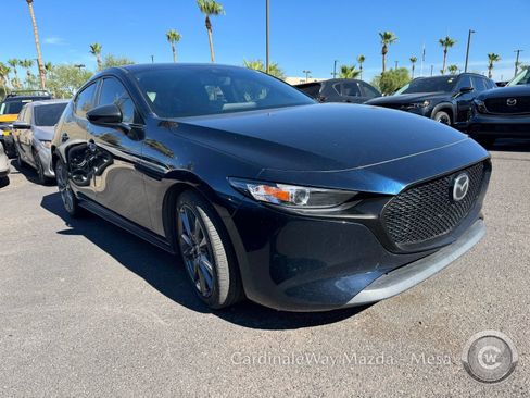 Used 2020 MAZDA MAZDA3 Hatchback w/ Preferred Package FWD image 2