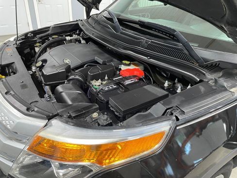 Used 2014 Ford Explorer XLT w/ Equipment Group 202A AWD/4WD image 38