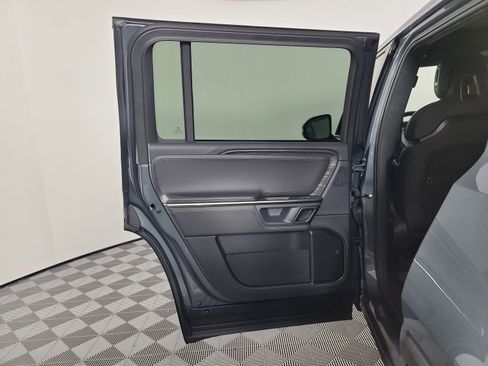 Used 2024 Rivian R1S Adventure AWD/4WD image 17