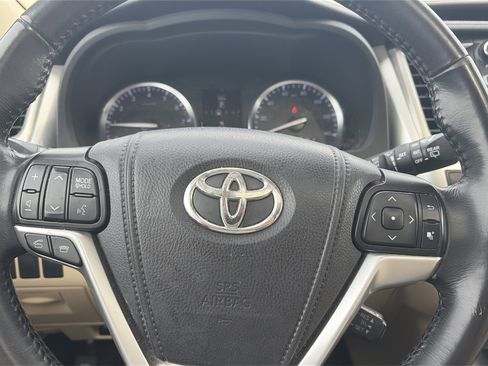 Used 2015 Toyota Highlander XLE AWD/4WD image 11