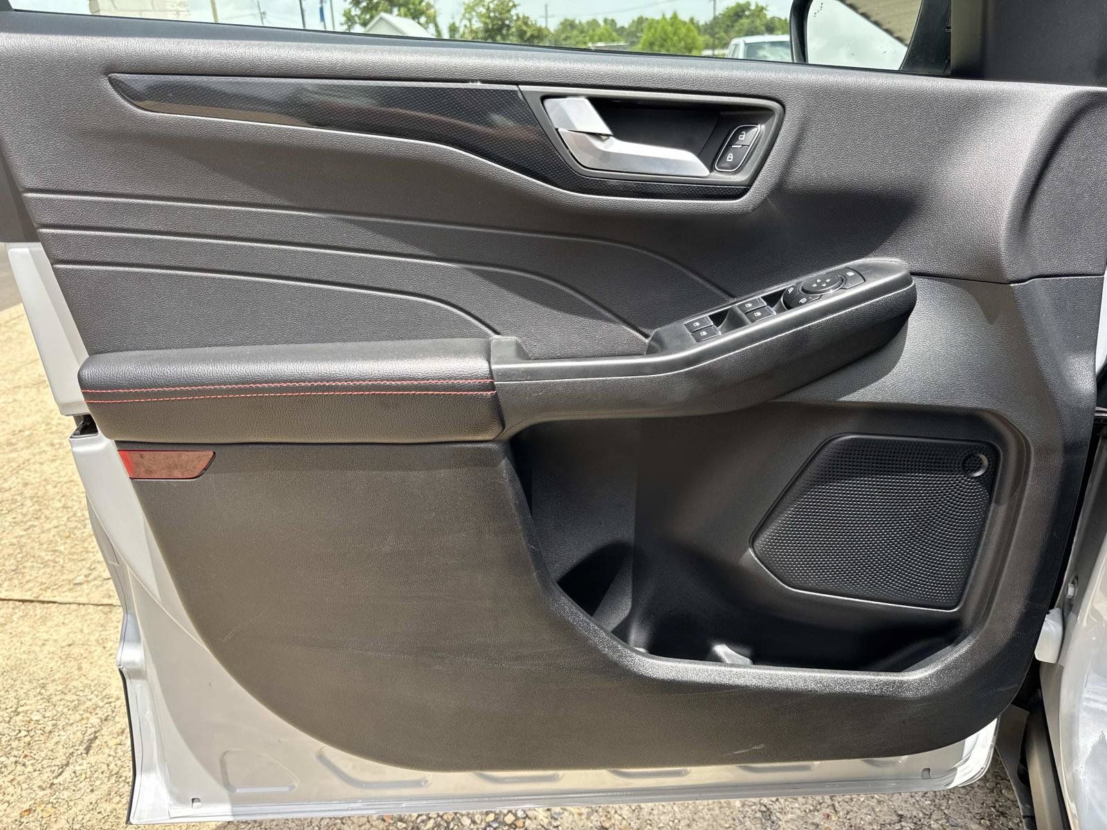 Used 2025 Ford Escape ST-Line FWD image 18