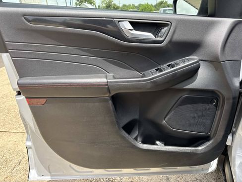 Used 2025 Ford Escape ST-Line FWD image 18