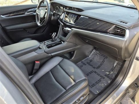 Used 2025 Cadillac XT6 Premium Luxury image 13