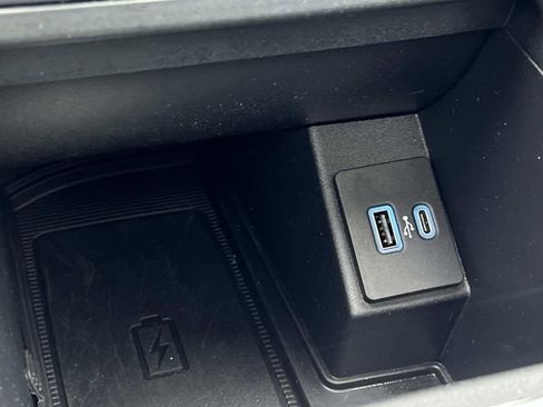 Certified 2022 Ford Edge Titanium w/ Class II Trailer Tow Package image 28