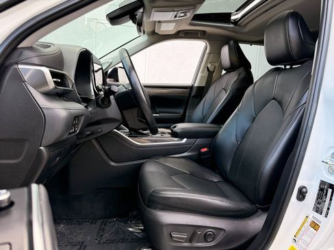 Used 2022 Toyota Highlander Limited image 19