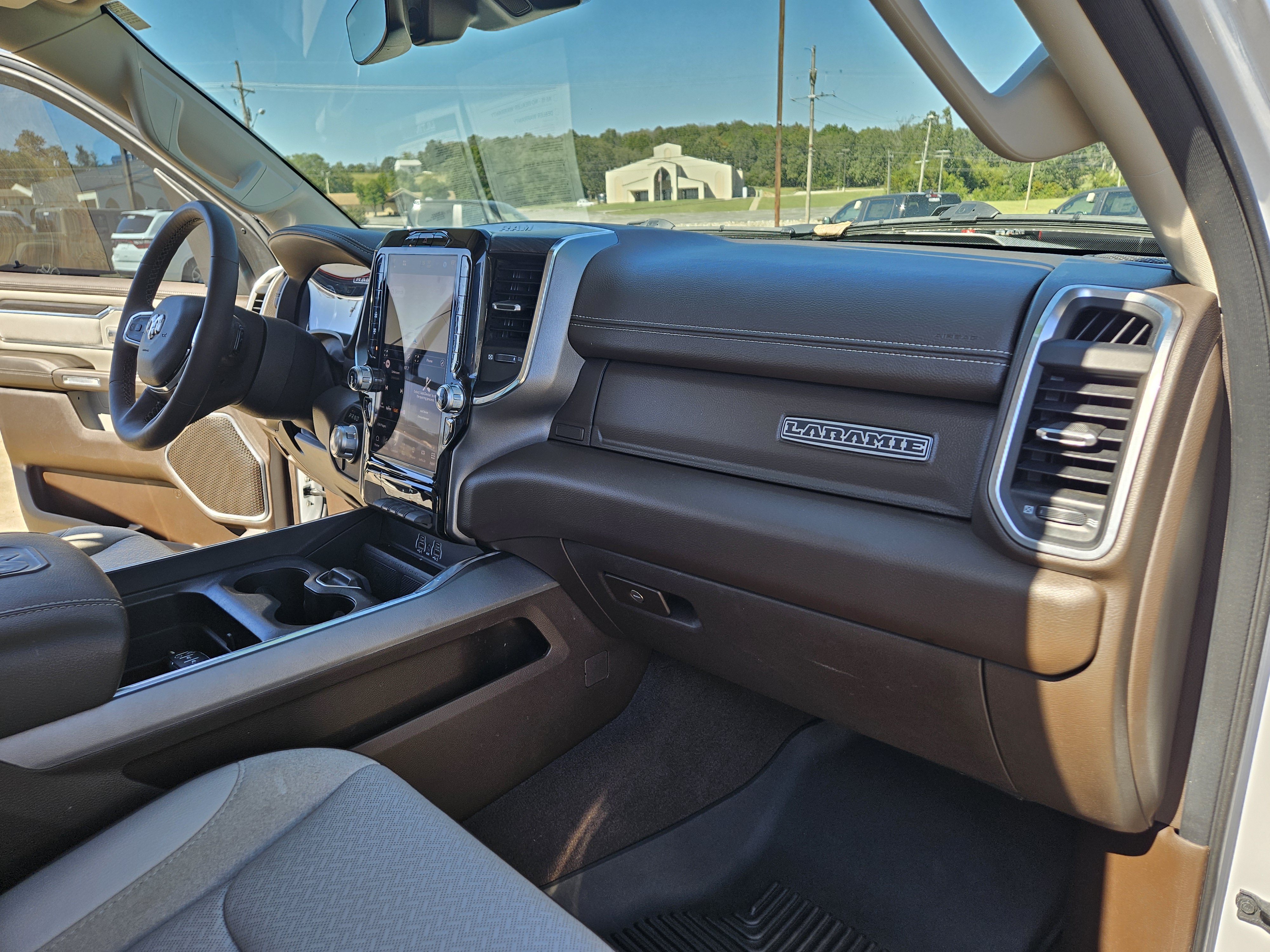 Used 2025 RAM 1500 Laramie AWD/4WD image 19