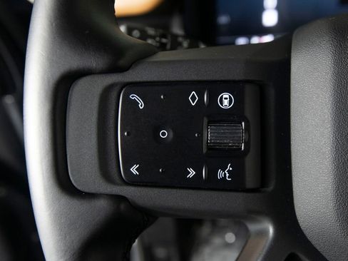 Used 2024 Land Rover Defender 90 X-Dynamic SE AWD/4WD image 18