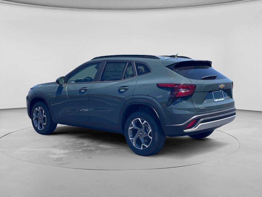New 2026 Chevrolet Trax LT w/ Driver Confidence Package FWD image 5