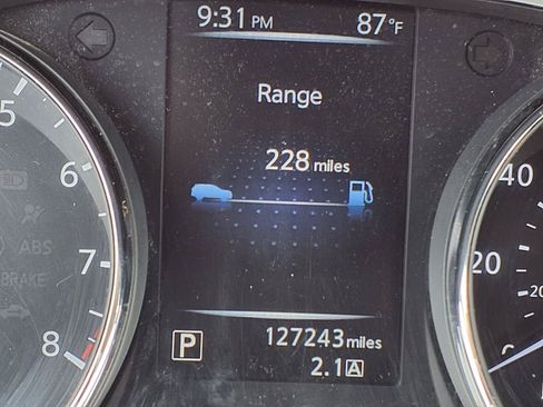 Used 2016 Nissan Rogue SV AWD/4WD image 17