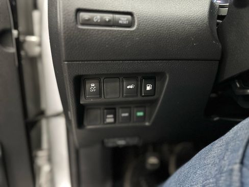 Used 2018 Nissan Rogue SV image 23