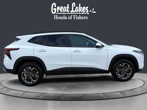 Used 2025 Chevrolet Trax LT FWD image 6