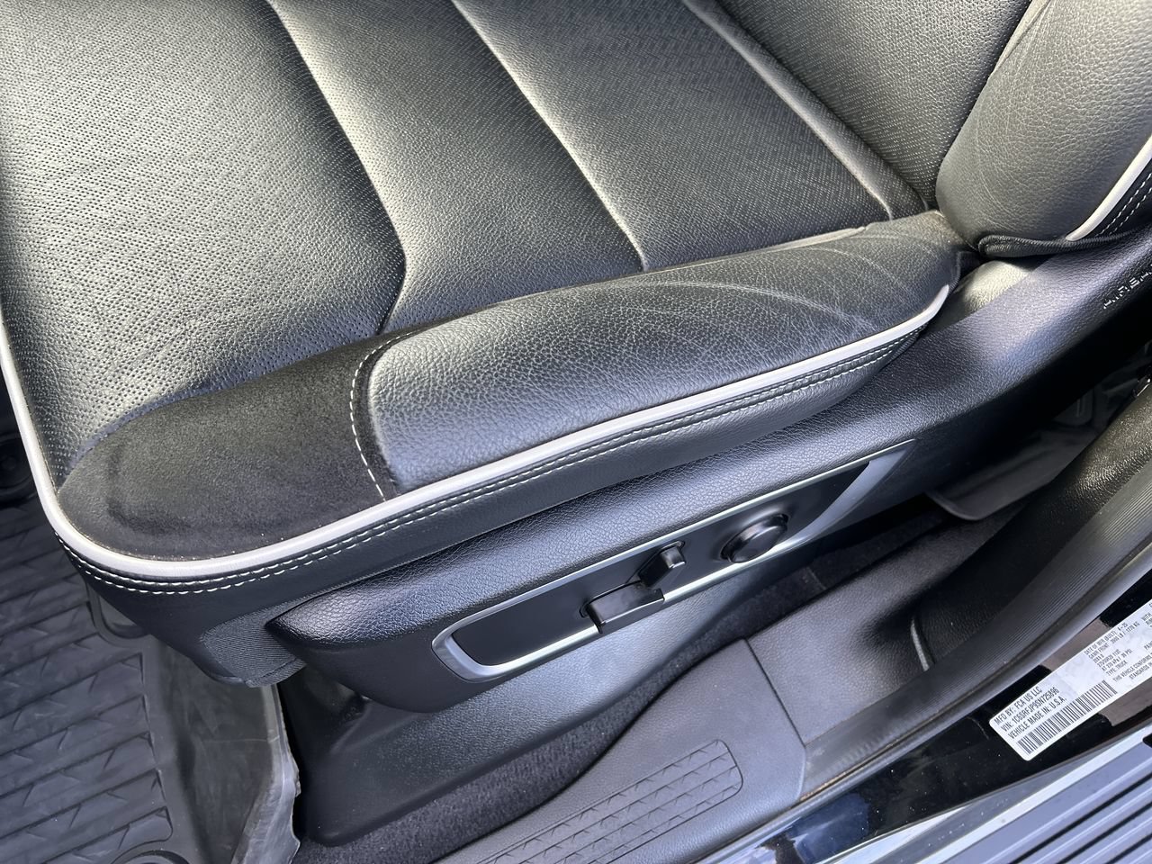 Used 2025 RAM 1500 Laramie AWD/4WD image 24