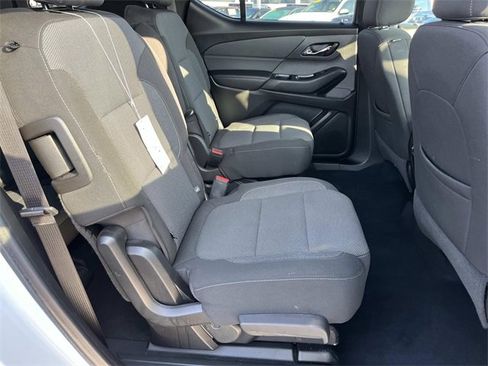 Used 2022 Chevrolet Traverse LT image 28