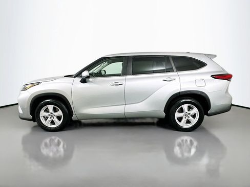 Used 2023 Toyota Highlander LE FWD image 8