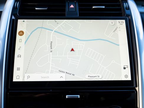 Certified 2024 Land Rover Discovery Dynamic SE image 28