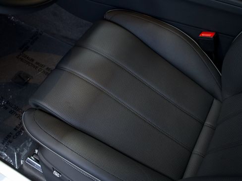 Certified 2025 Bentley Bentayga image 19